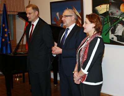 Посол, Генконсул и пани Наталья