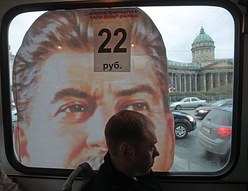 Петербург, 5 мая 2010: автобус со Сталиным на борту - вылазка маргиналов?