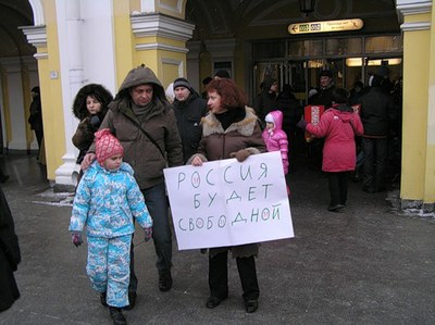Одиночные пикеты солидарности с Немцовым, Яшиным и Лимоновым в Петербурге